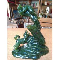Kot i pies - rzeźba figura wazon - jadeit